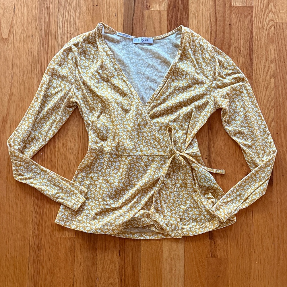 PIECES Floral Wrap Top